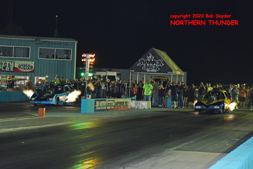 (left lane) Ronny Young - 'Blue Max' vs (right lane) Chuck Loftin - 'Motivation 2.0'